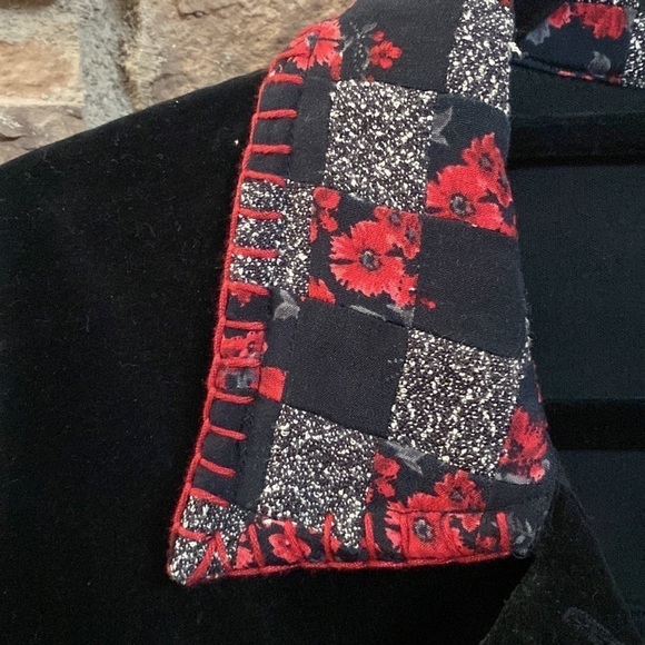 Stonebridge black velvet black coat with red stitching and flower design. 1X - Picture 3 of 12